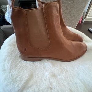 Fyre elastic pull-up ankle boots used 2 times